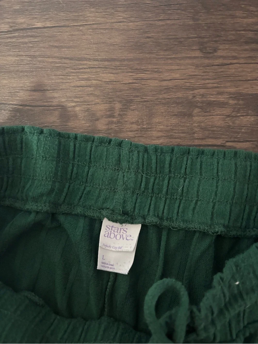 Green pants size large - Picture 3 of 3